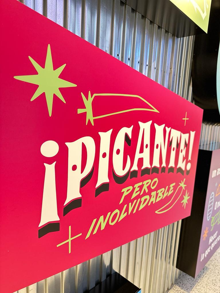 Cartel "Picante, pero inolvidable" de la agencia de viajes 360 de Valencia