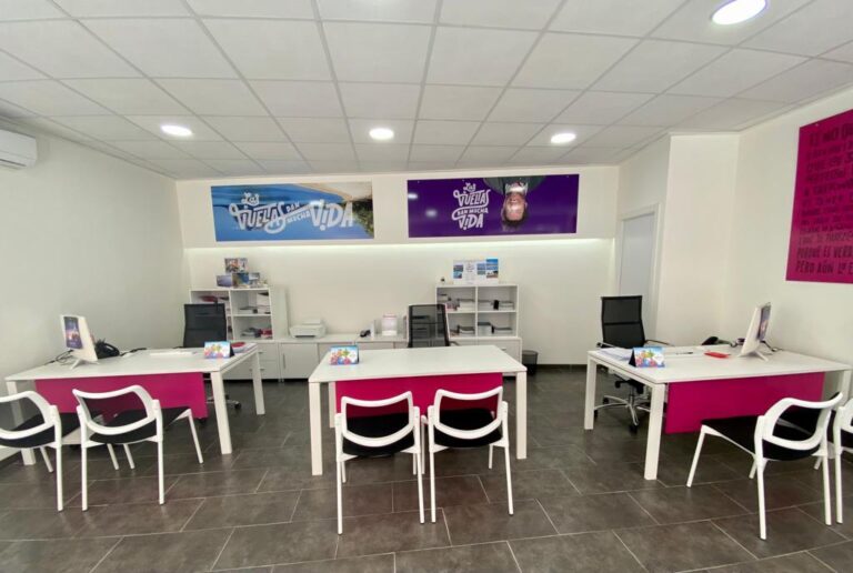 Espacio de trabajo de la agencia de viajes de Nautalia en Onda, 743